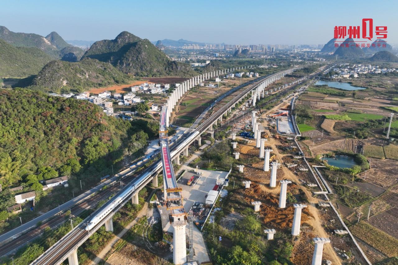 震撼！万吨大桥“空中转身”，柳梧铁路建设迎来重大突破！